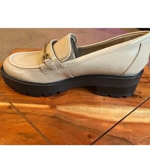 Sam Edelman Tully Lug Sole Loafers Chai Latte Patent Leather Women 5.5  NWB